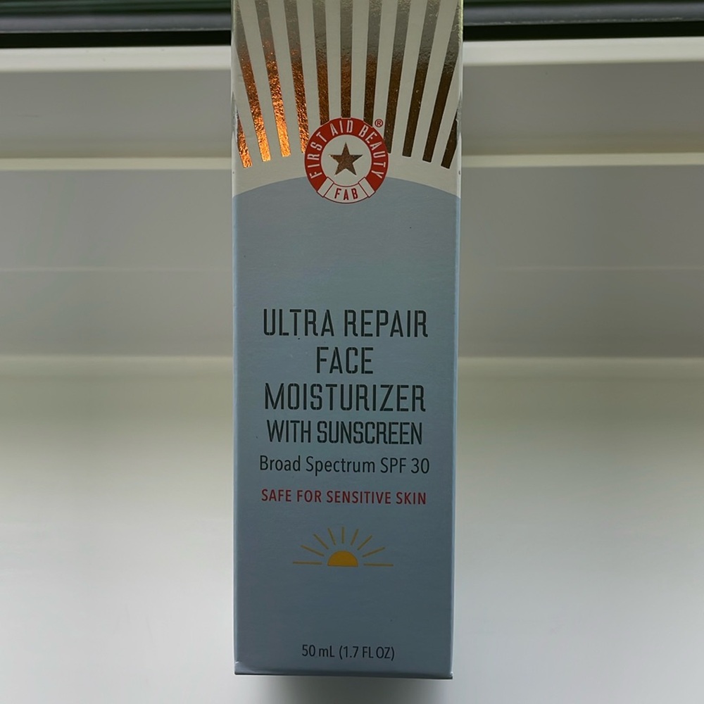 FAB - First Aid Beauty Ultra Repair Face Moisturizer with sunscreen